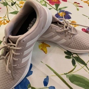 Adidas blush pink women’s size6. NWT